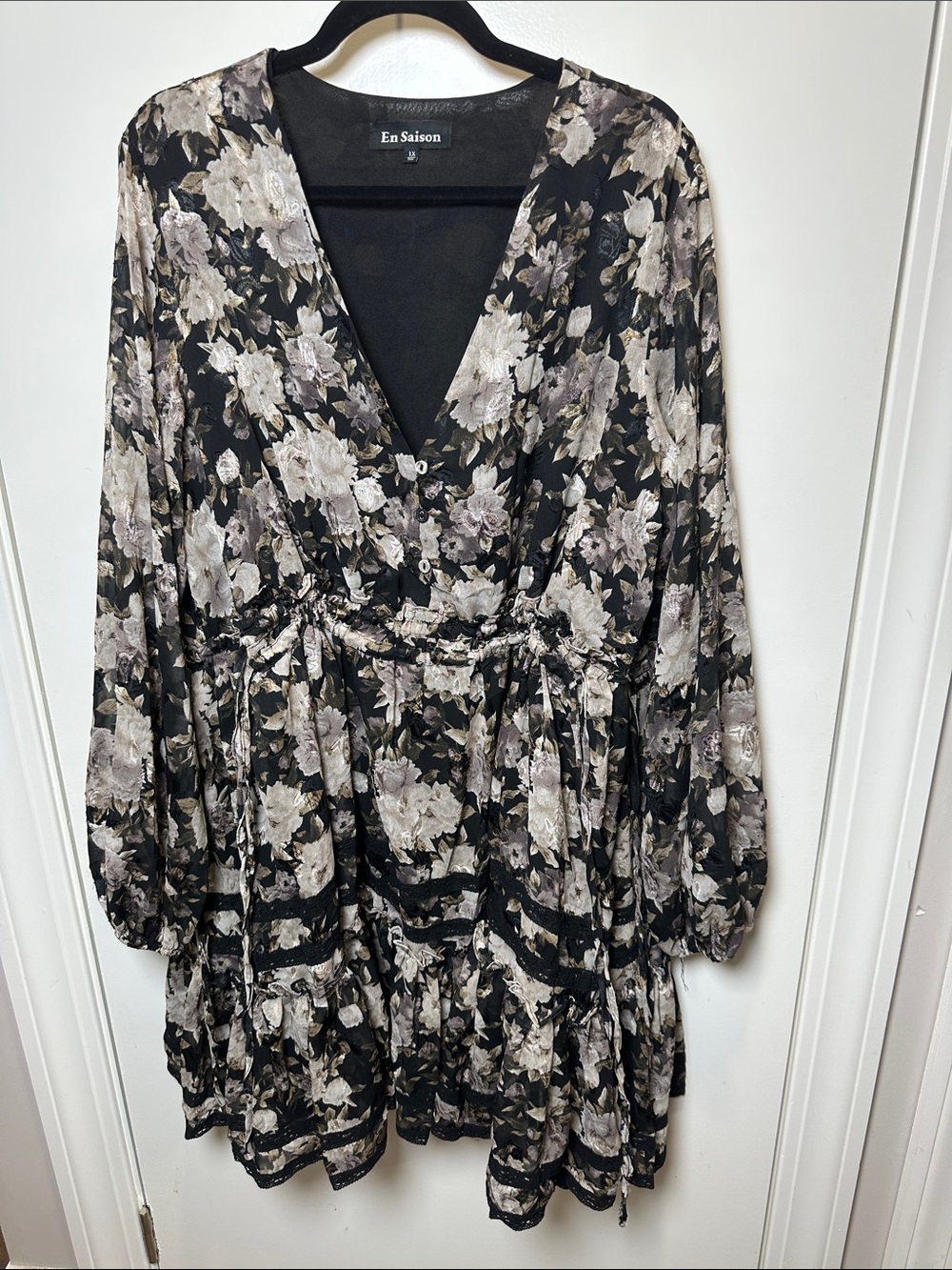 En Saison Black and Cream Floral Long-Sleeve Tiered Dress (7)
